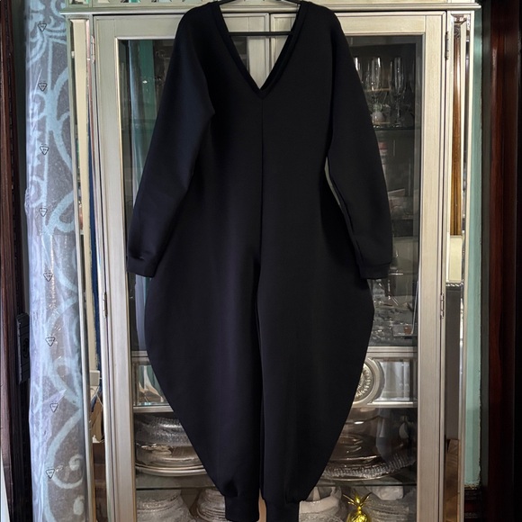 COMFY COZY SWEATSHIRT JUMPSUIT IN BLACK - L - Picture 2 of 9